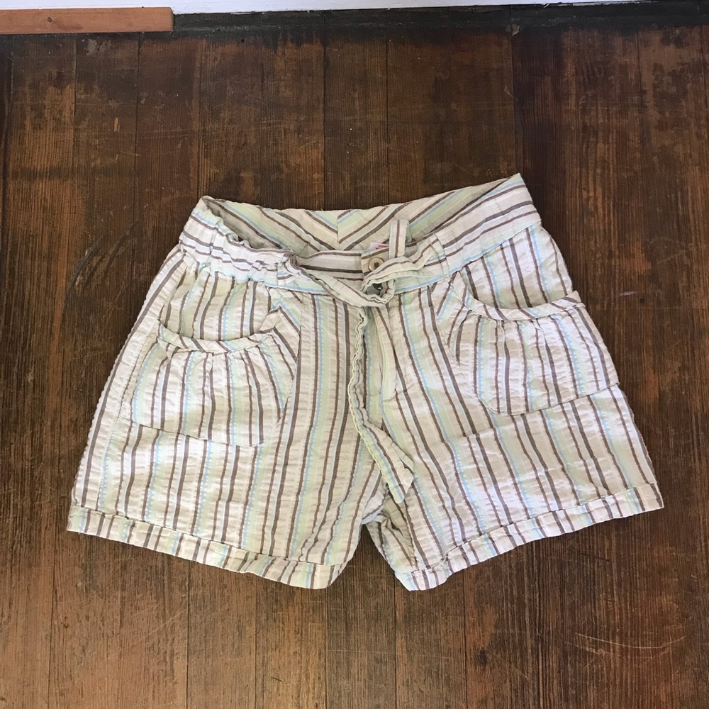 ALL $5 ITEMS ON SALE 3 for $12 J Khaki shorts